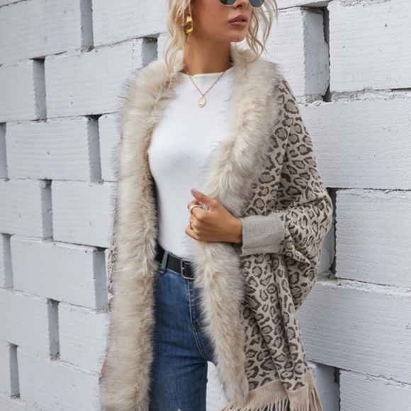 Cozy vegan fur leopard print tassel poncho cardigan - Picture 4 of 7